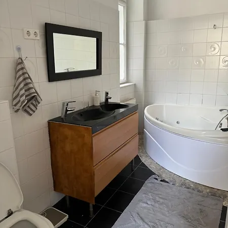 Opera House Apartment *